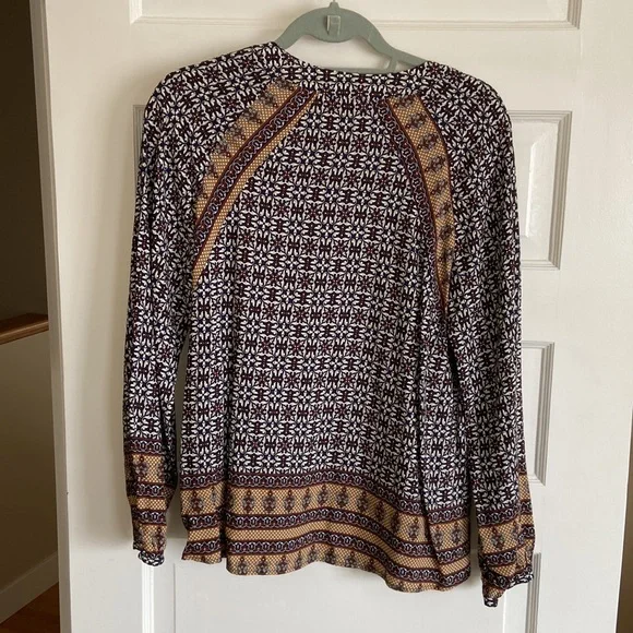 Beautiful pullover blouse - Picture 2 of 5